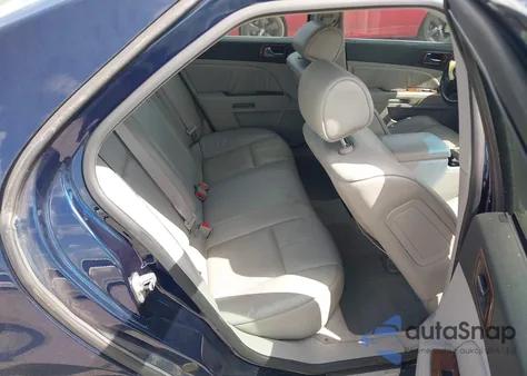 2005 Cadillac Sts V8 z USA, uszkodzony, nr VIN 1G6DC67A750135819